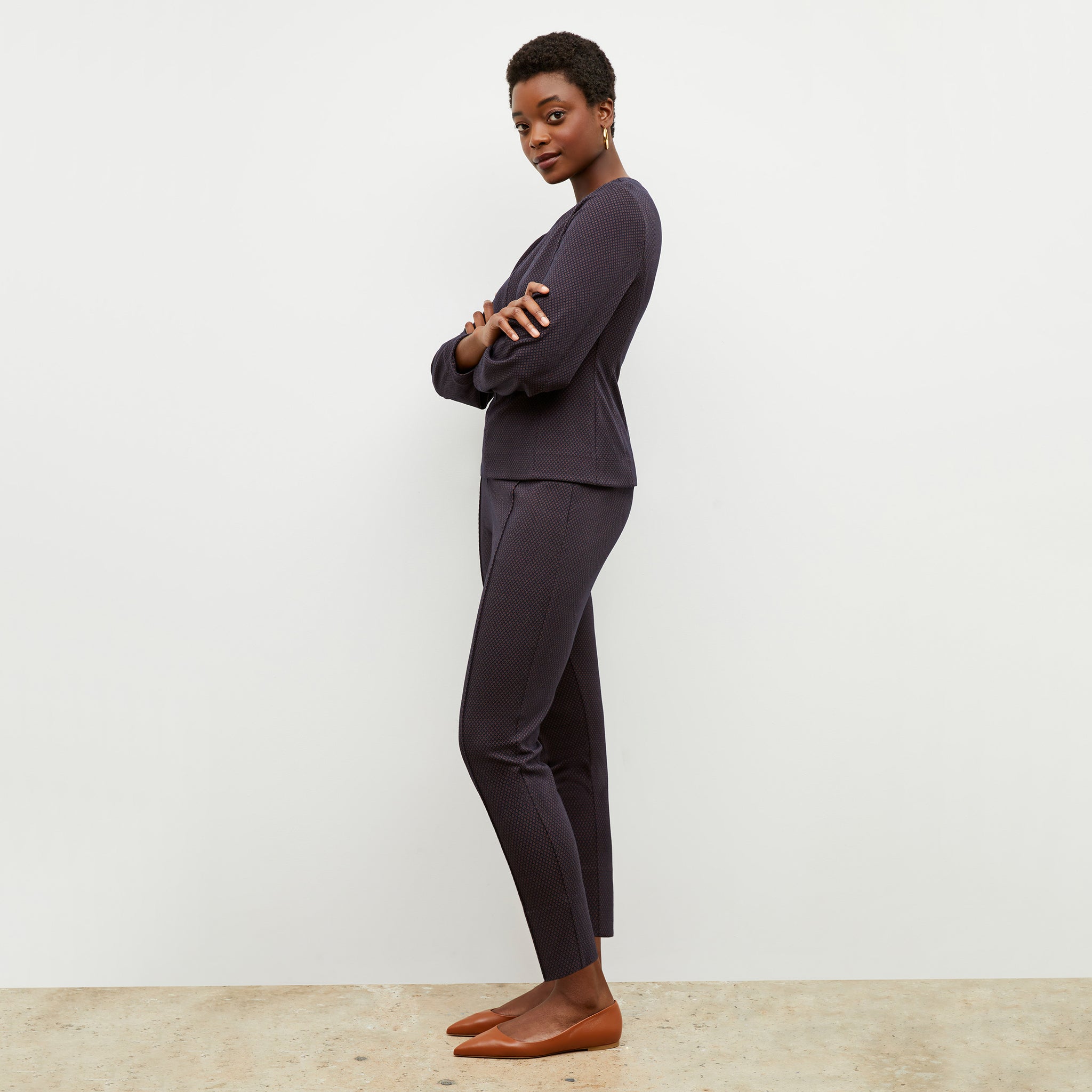Side image of a woman wearing the colby jogger in navy multi