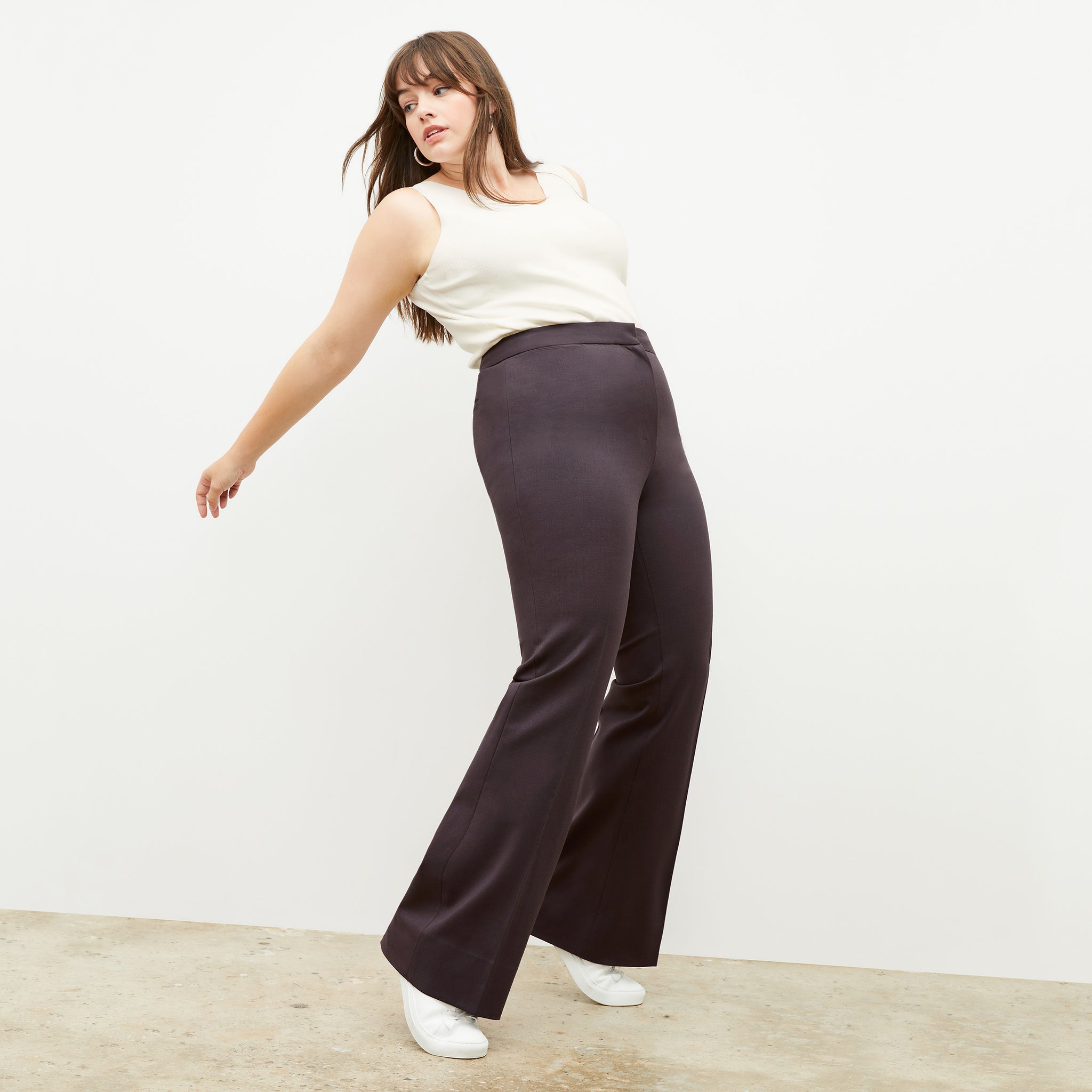 image of a woman wearing the Horton Pant in Haze