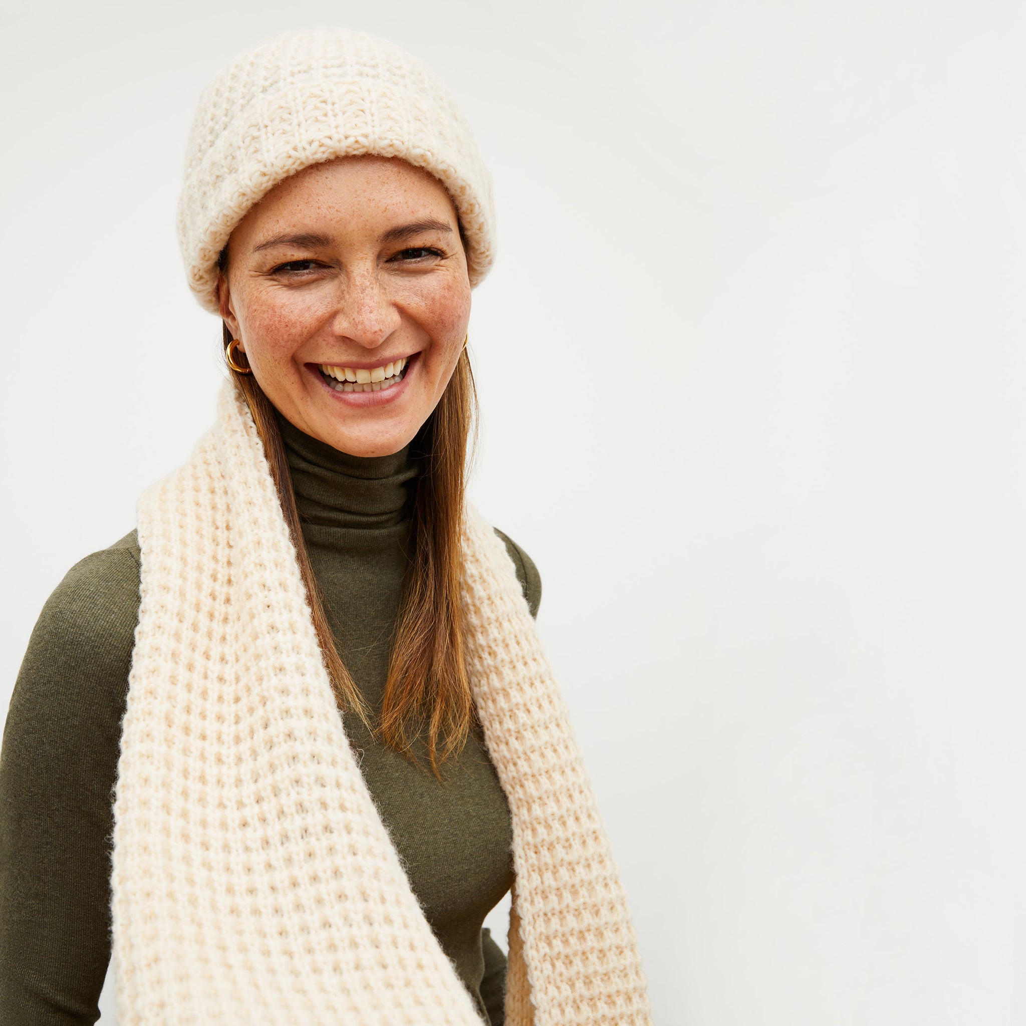 Image of a woman wearing the beanie in ivory
