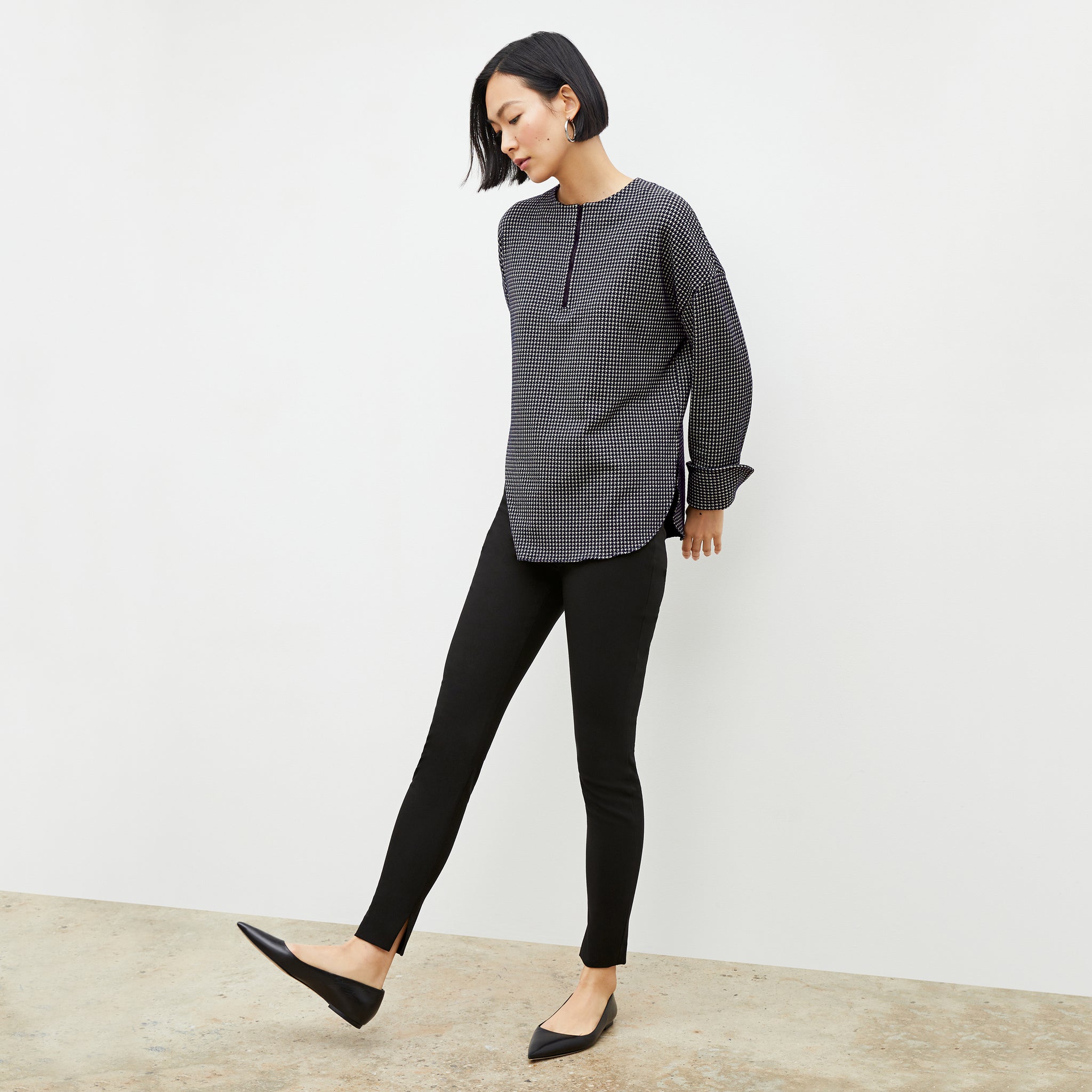 Side image of a woman wearing the skinny foster in black 