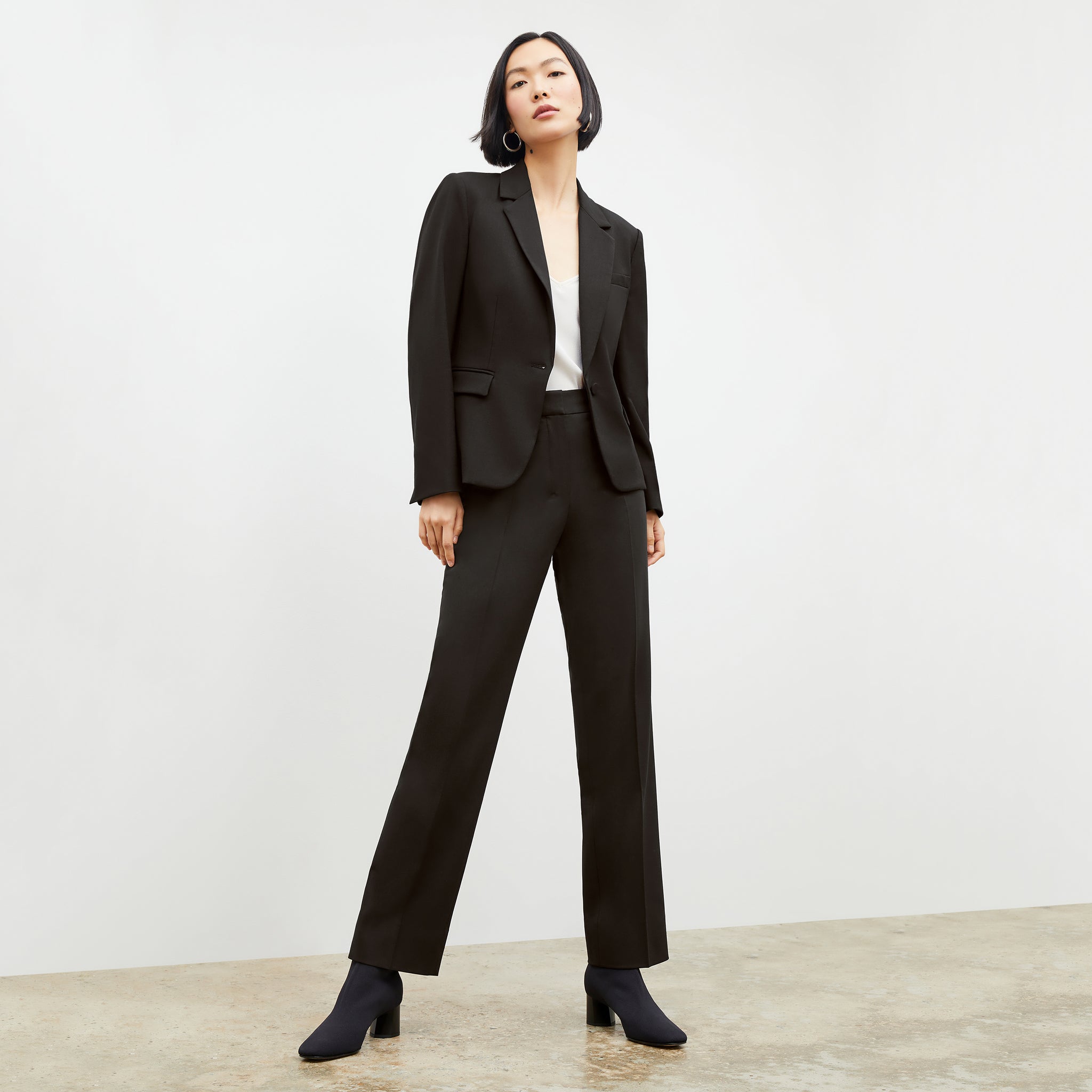 Front image of a woman wearing the smith pant in black