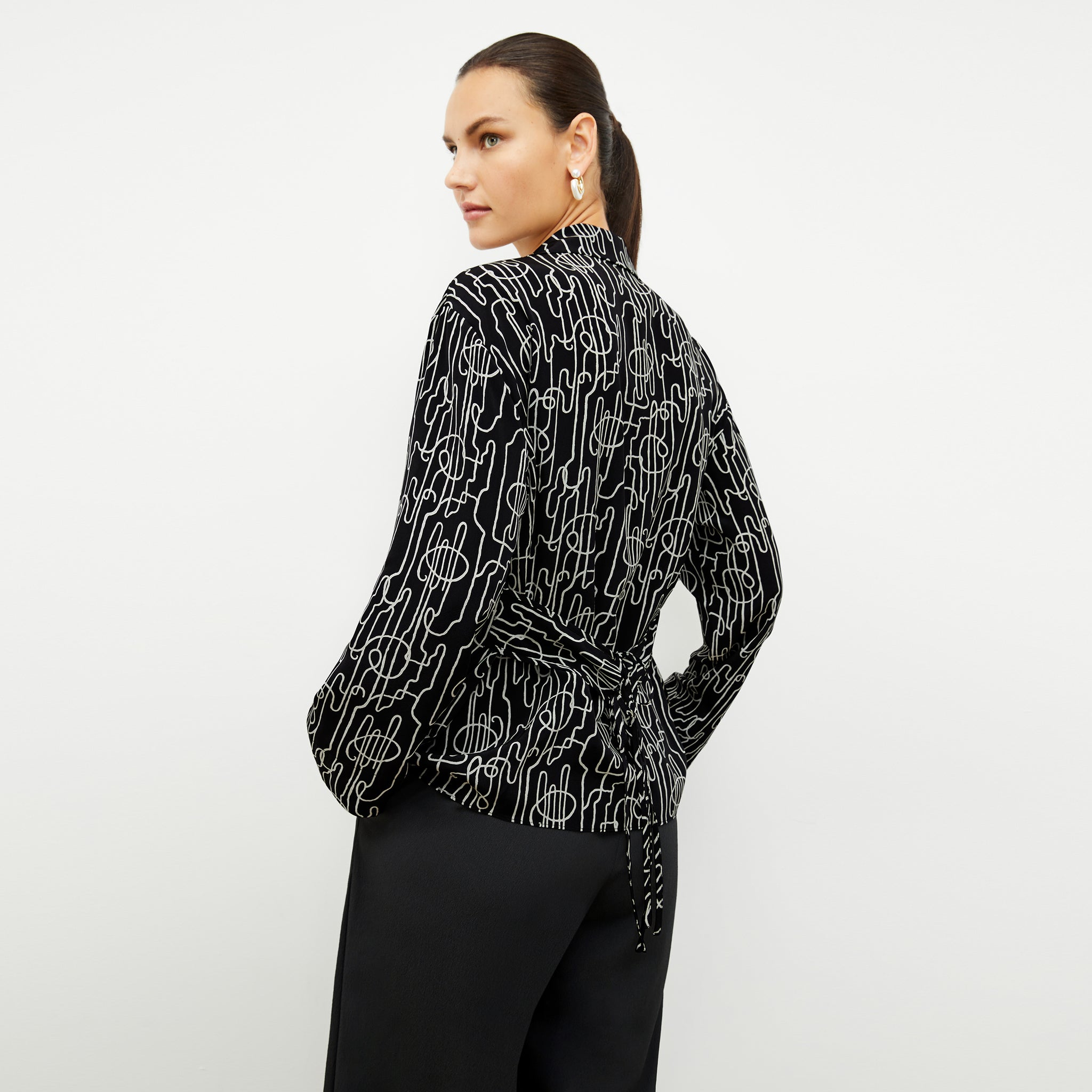 back image of a woman wearing the alyssa jacket in symphony print