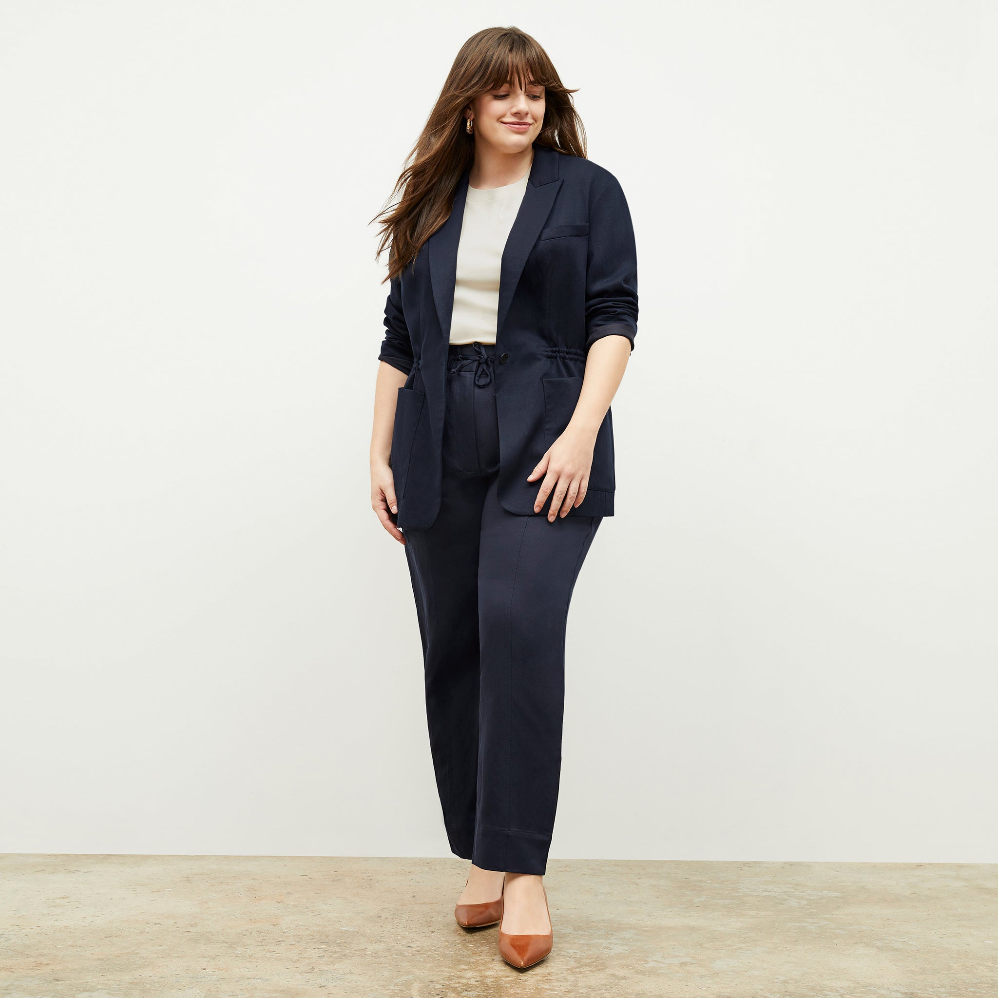 Front image of a woman wearing the Shane Pant - Everyday Twill in Night