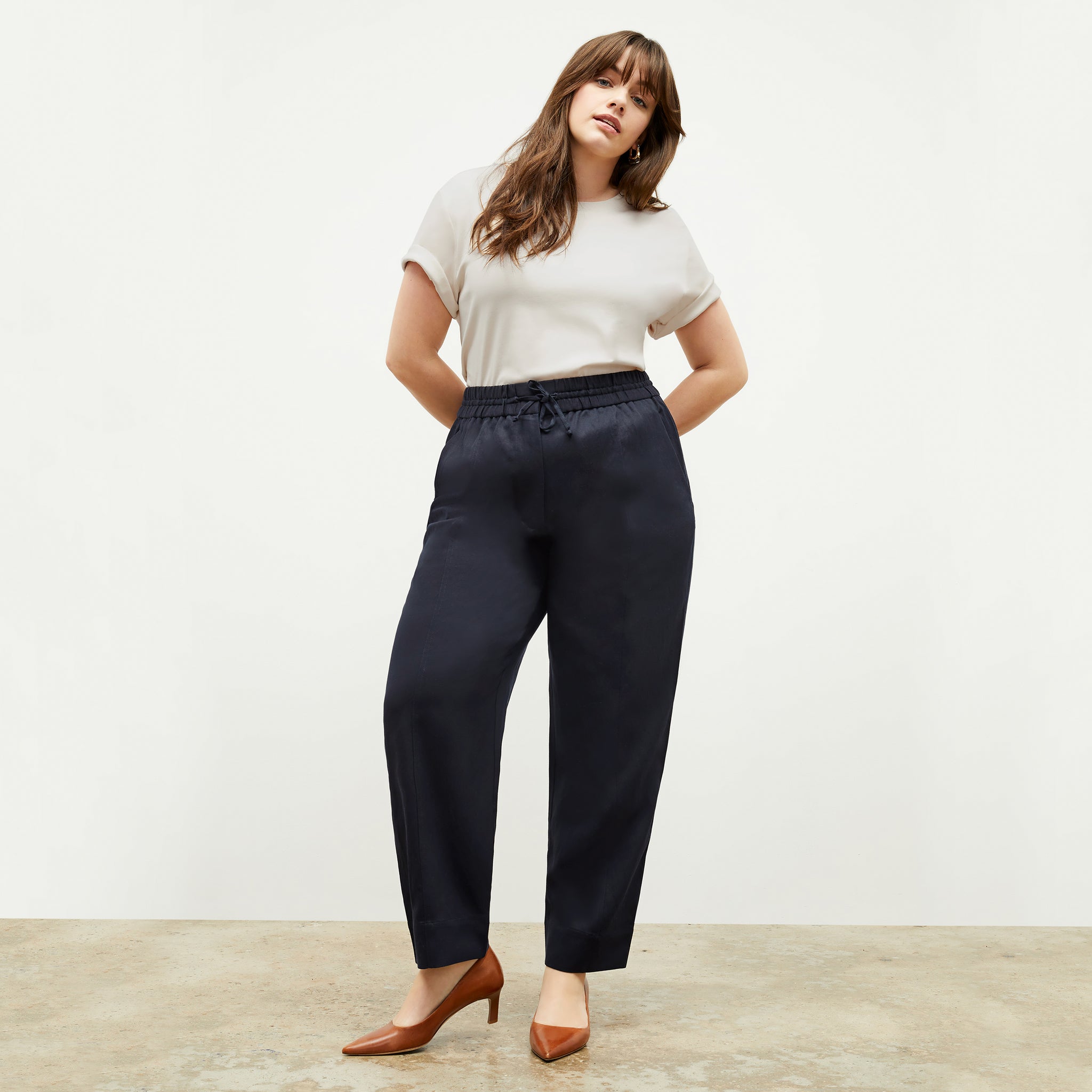 Front image of a woman wearing the Shane Pant - Everyday Twill in Night