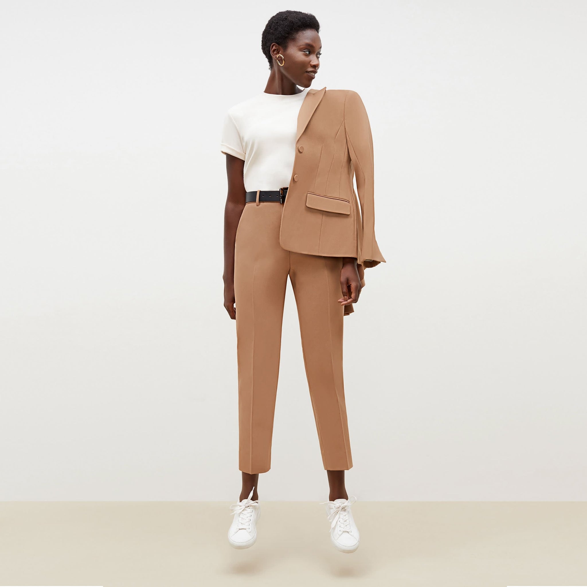 Front image of a woman standing wearing the bennett blazer wool twill in camel