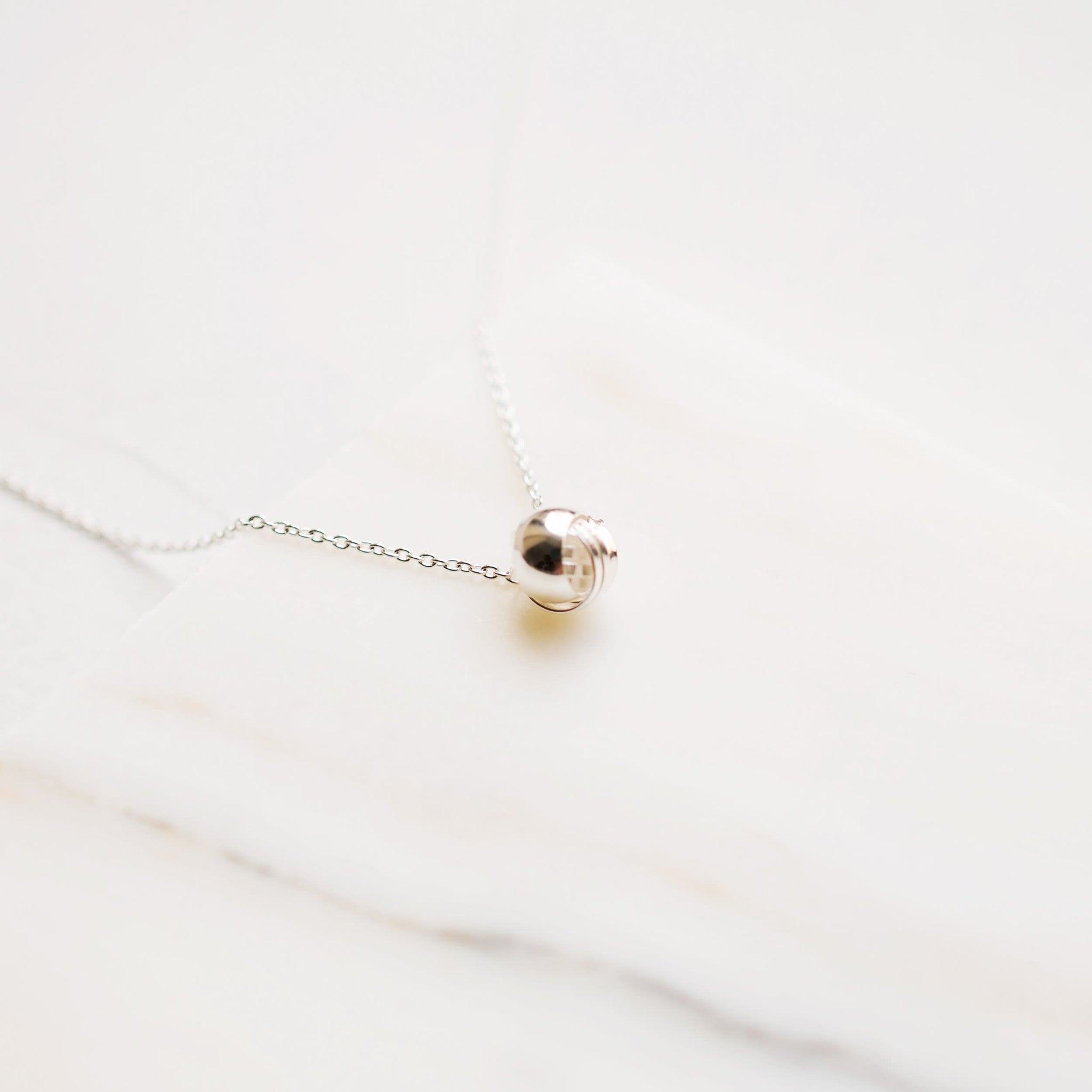 Packshot image of the Knot Necklace in Silver 