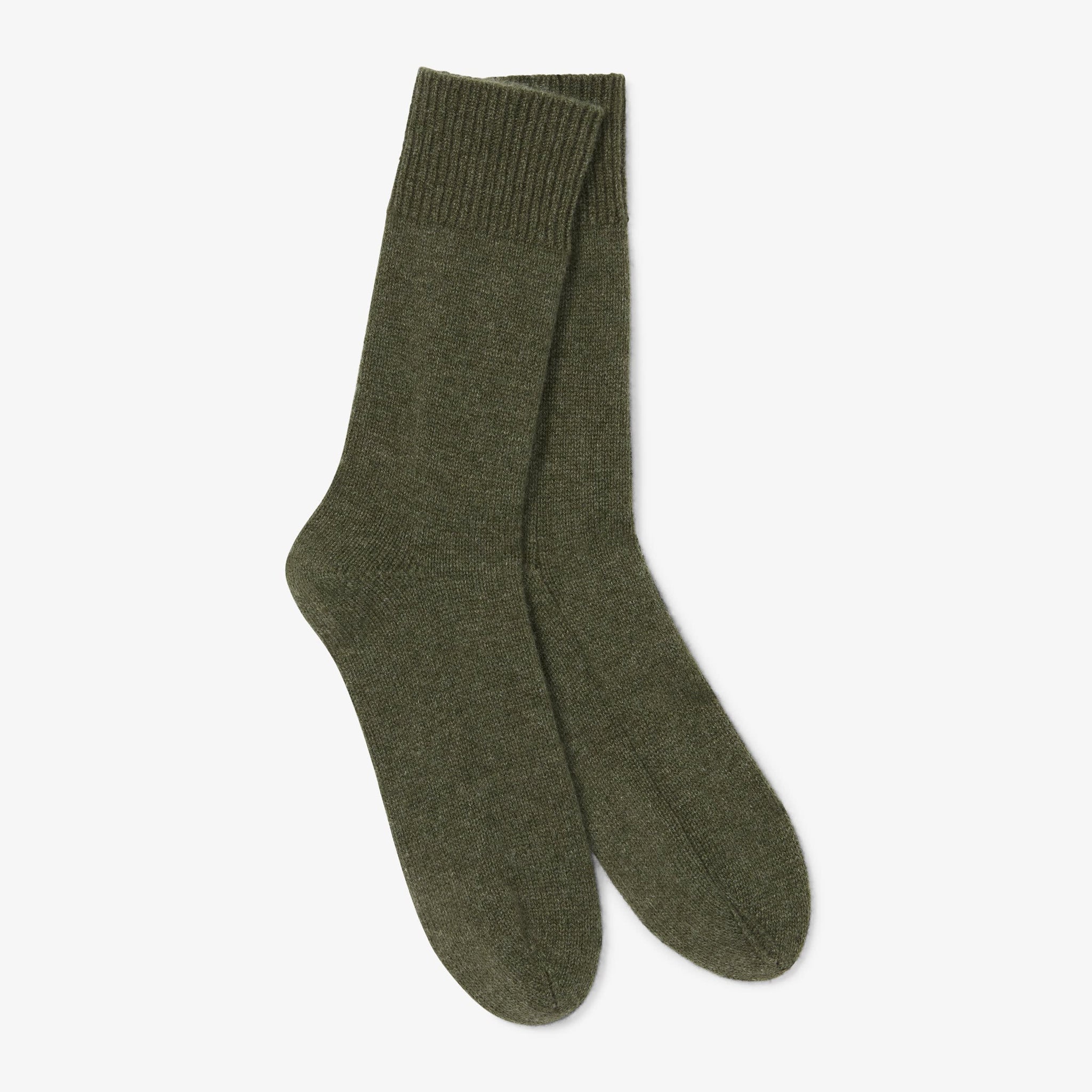 Packshot image of the ribbed cashmere socks in olive 