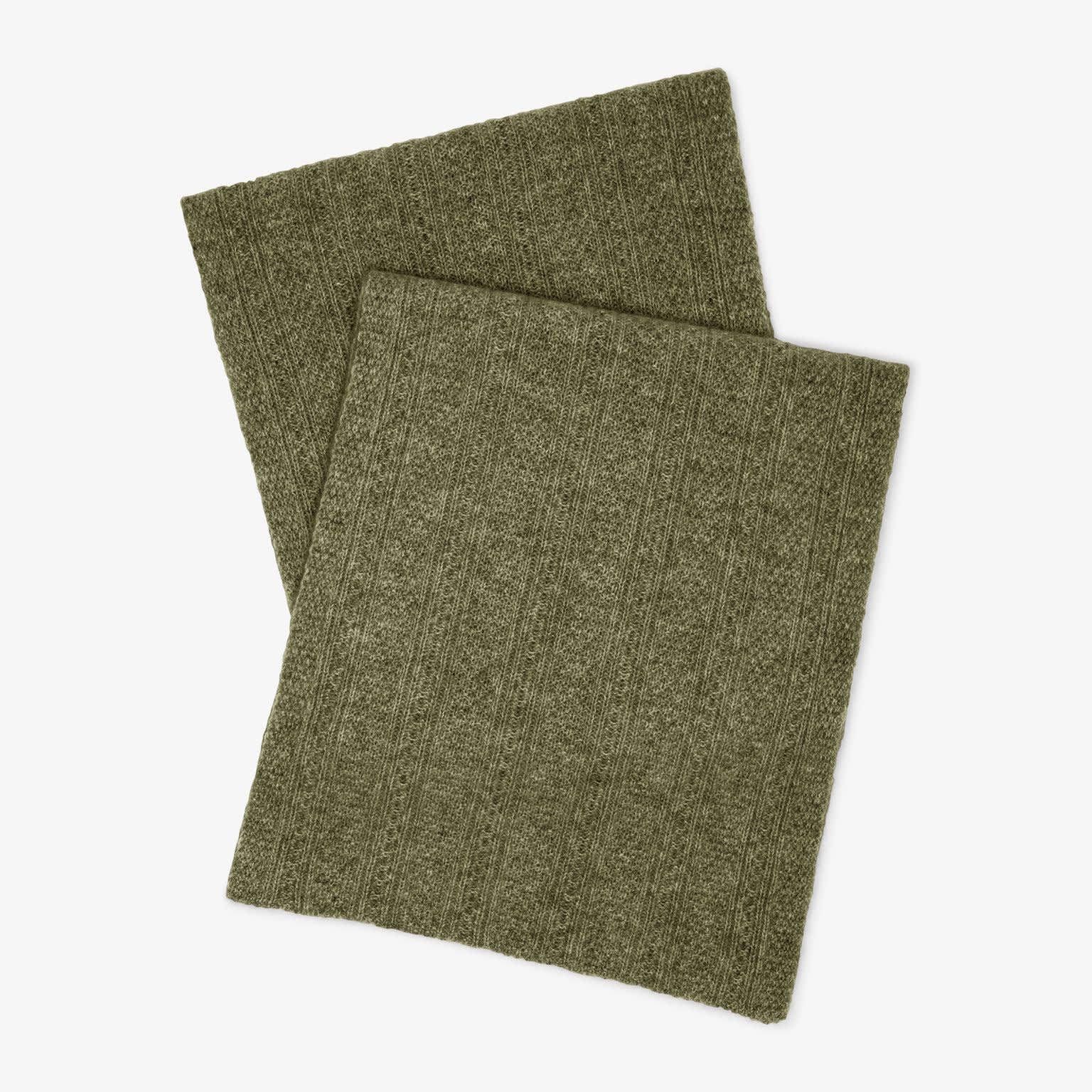 Packshot image of the Circle Cable Scarf—Cashmere in Olive 